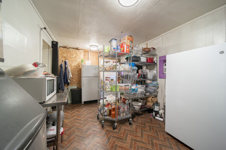 More Photos Of 309 Main, Juliaetta Bar For Sale