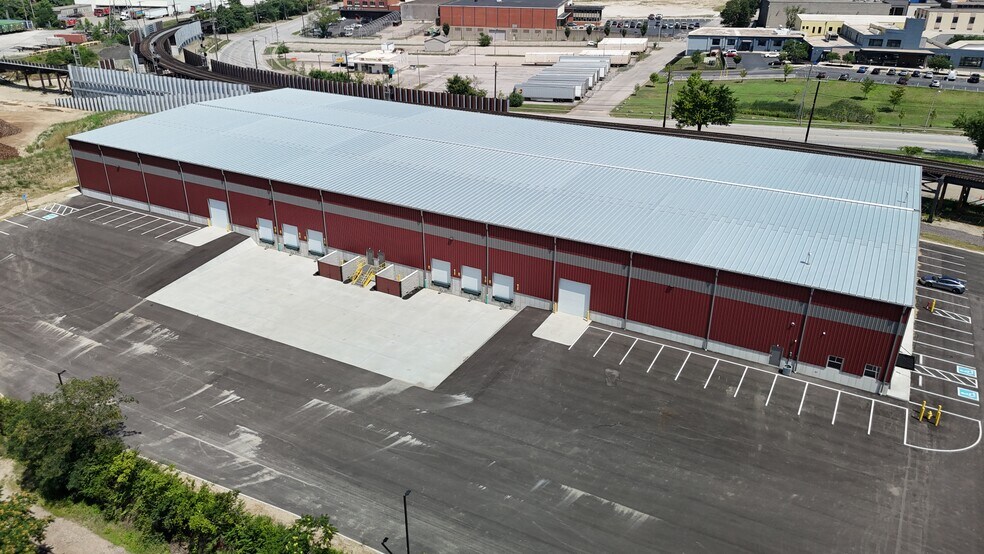 More Photos Of 299 Gest st, Cincinnati Manufacturing For Lease