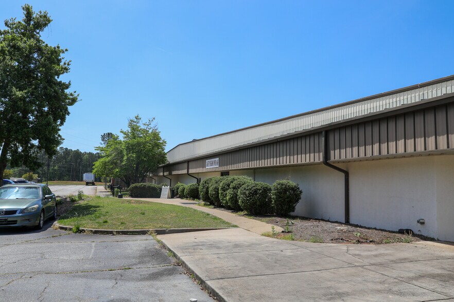 More Photos Of 24 Herring Rd, Newnan Warehouse For Sale