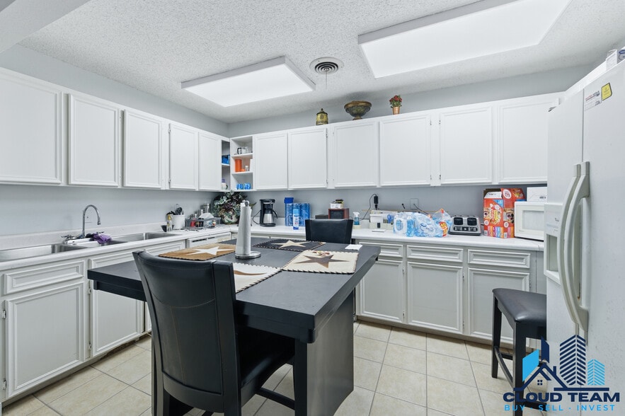 More Photos Of 601 Riverside Dr, Fort Worth Freestanding For Sale