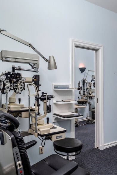 More Photos Of 5918 69th Ave, Ridgewood Office Residential For Lease