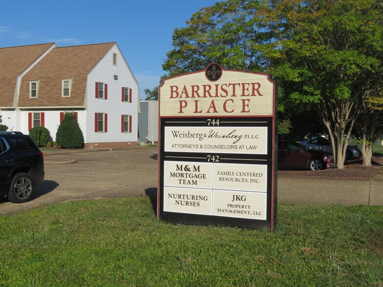 More Photos Of 742 Thimble Shoals Blvd, Newport News Office For Lease
