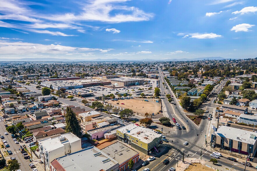 More Photos Of 2764 73rd Ave, Oakland Storefront Retail Residential For Lease