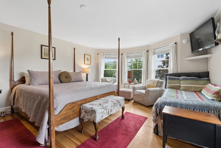More Photos Of 548 Main St, Fryeburg Hotel For Sale