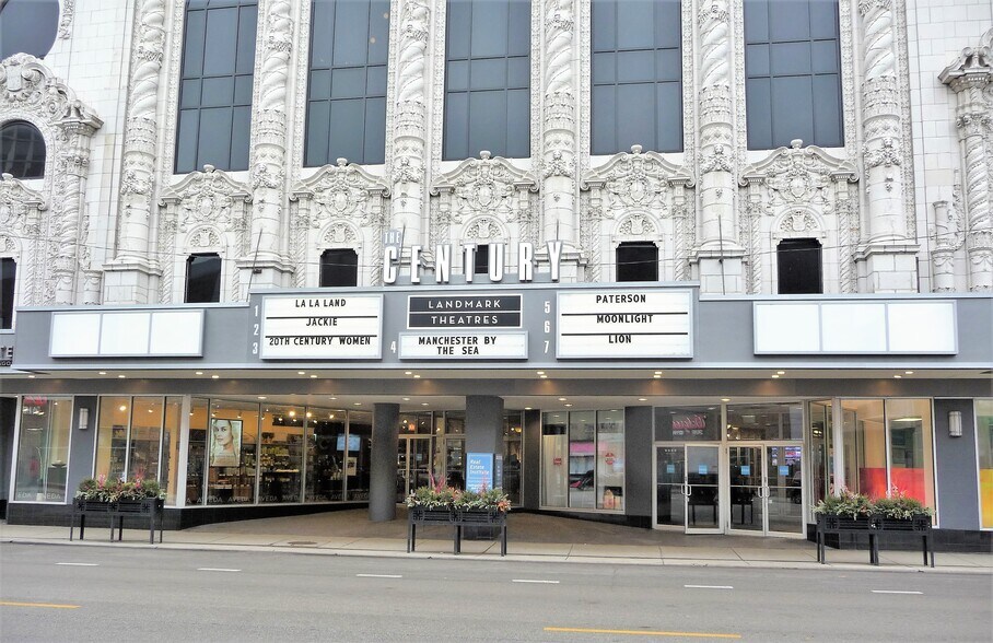 More Photos Of 2828 N Clark St, Chicago Unknown For Lease