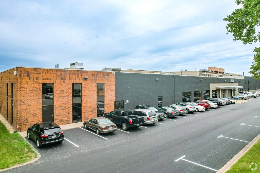 More Photos Of 1185 Willow Lake Blvd, Vadnais Heights Warehouse For Lease
