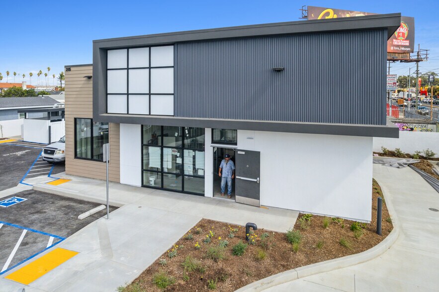 More Photos Of 215 W Pacific Coast Hwy, Wilmington Fast Food For Sale