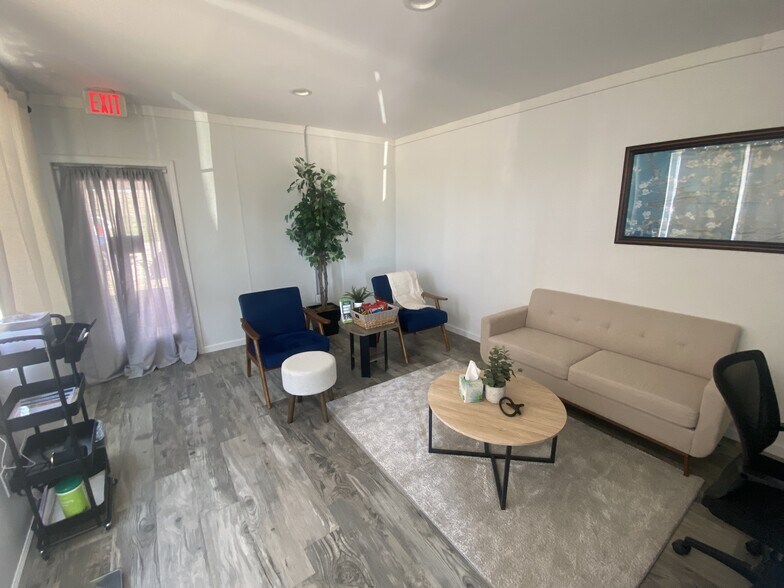 More Photos Of 1 Proactive Dr, New Florence Hotel For Sale