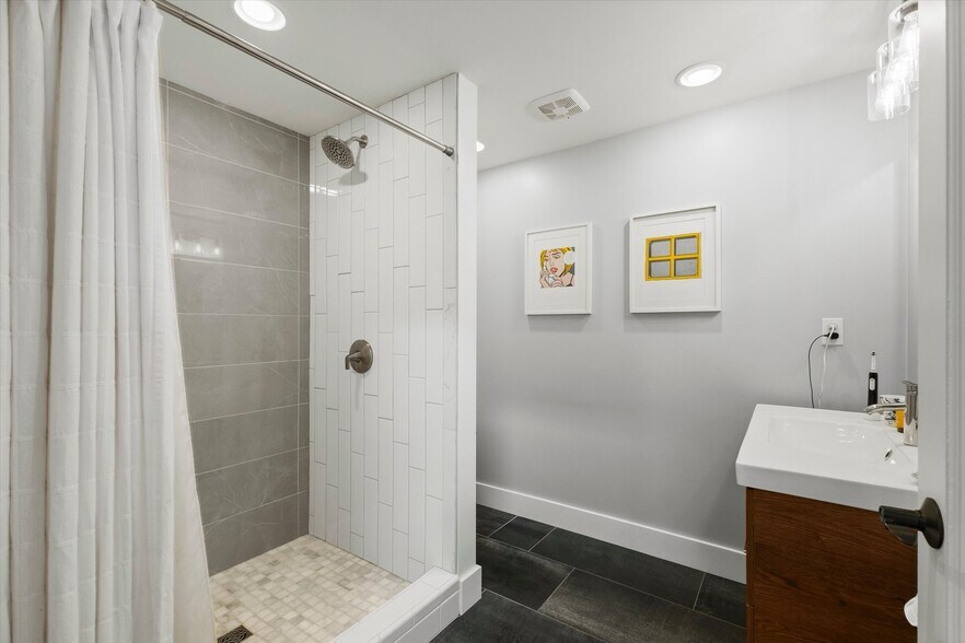 More Photos Of 511 S 1st St, Mount Vernon General Retail For Sale