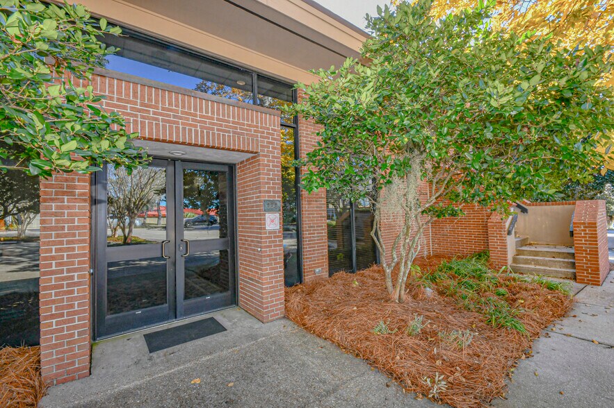 More Photos Of 220 Mckenzie Ave, Panama City Office For Sale