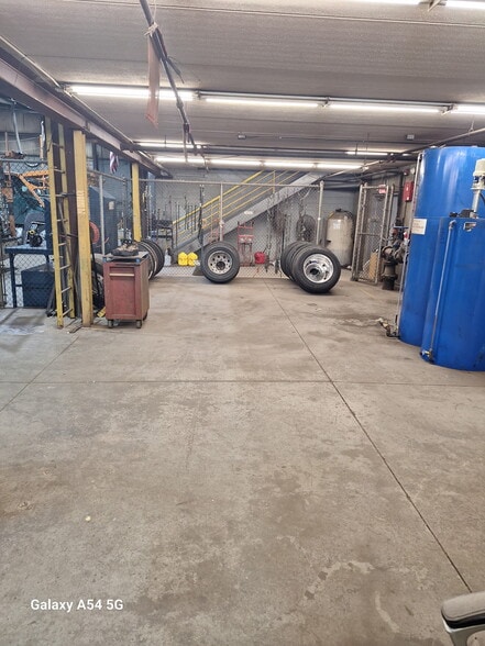 More Photos Of 5211 Oster Rd, Sheffield Village Truck Terminal For Lease