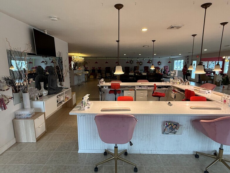 More Photos Of 160 - A Macarthur Blvd, Buzzards Bay Freestanding For Lease