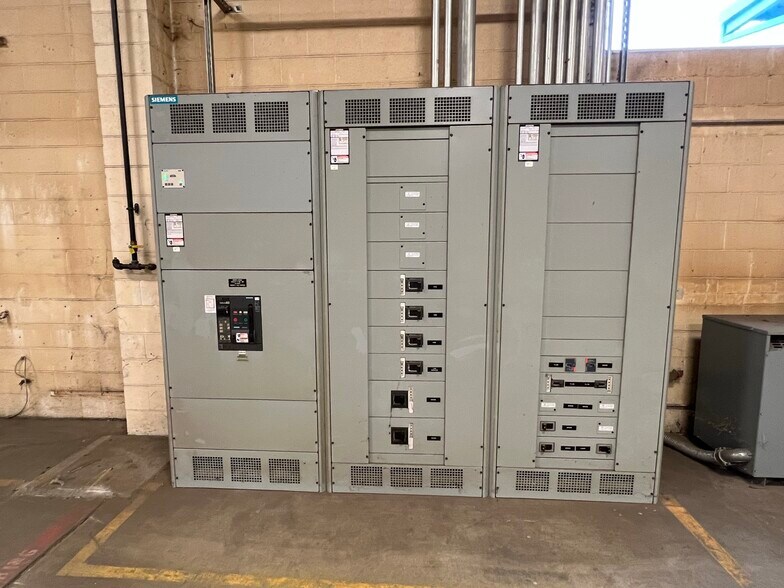 More Photos Of 7615 Warehouse Ave, Winfield Manufacturing For Sale