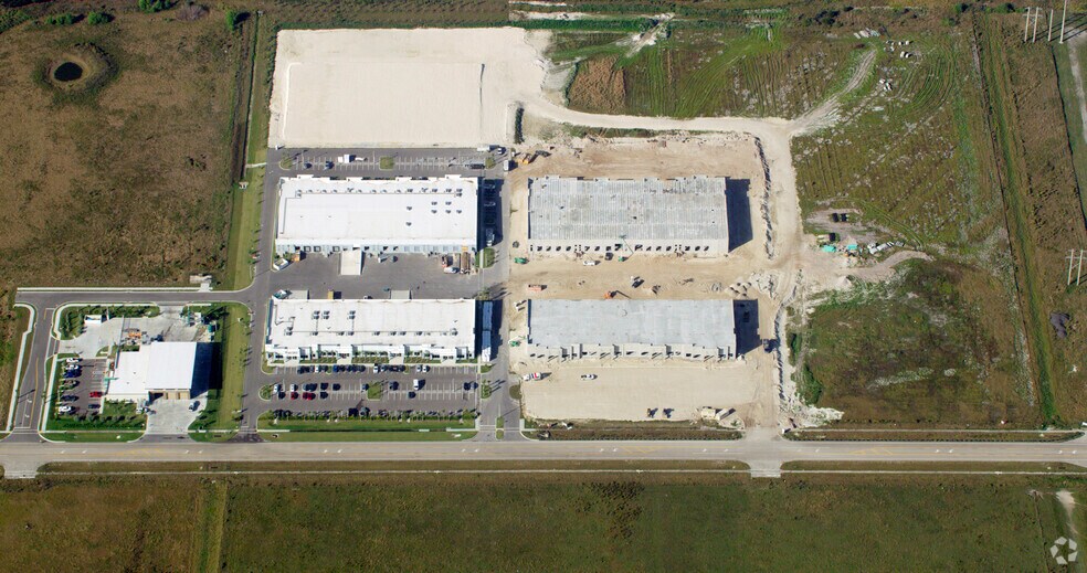 More Photos Of 16850 Oriole Rd, Fort Myers Warehouse For Lease