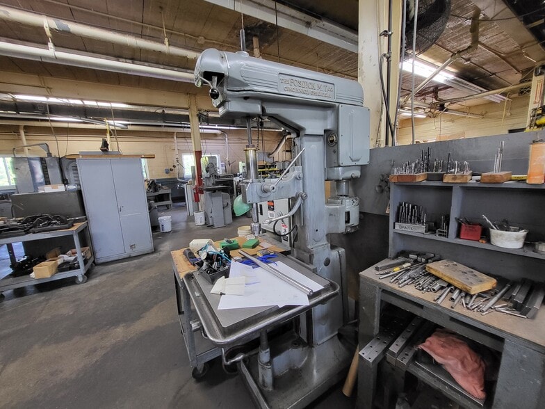 More Photos Of 15321 W Eleven Mile Rd, Oak Park Manufacturing For Sale