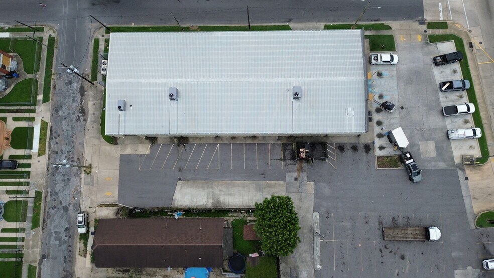 More Photos Of 8201 Earhart Blvd, New Orleans Freestanding For Lease