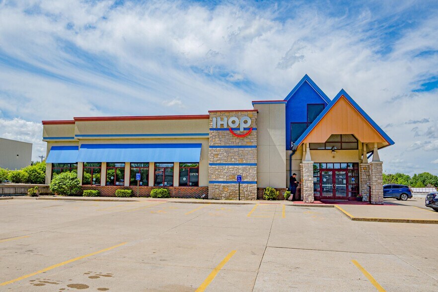More Photos Of 2248 N Webb Rd, Grand Island Restaurant For Sale