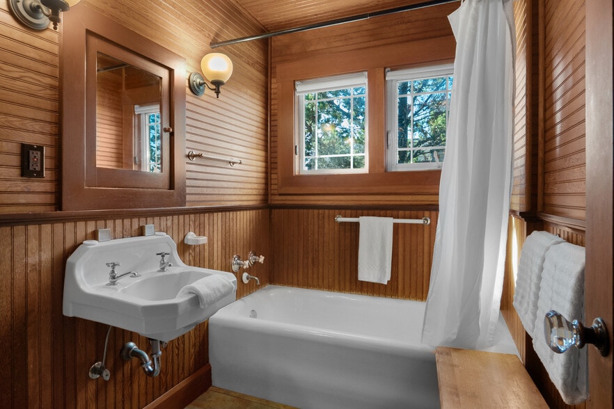 More Photos Of 1021 Promenade, Seaside Specialty For Sale