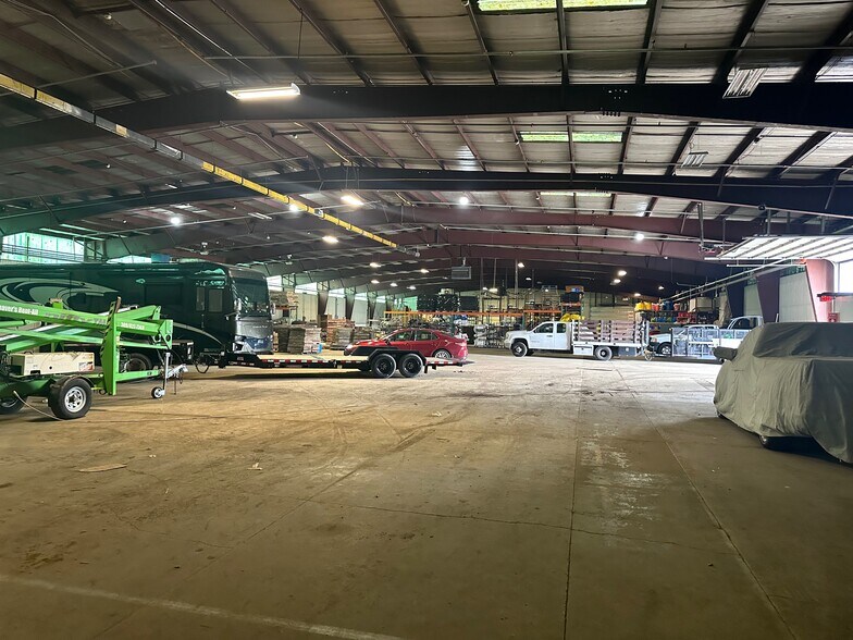 More Photos Of 1815 Morrissey Dr, Bloomington Warehouse For Sale