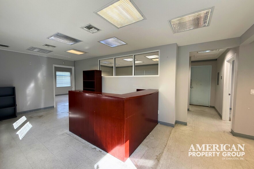 More Photos Of 6055 Porter Way, Sarasota Warehouse For Lease