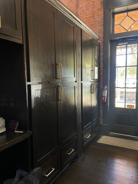 More Photos Of 126 N 8th St, Midlothian Storefront For Lease