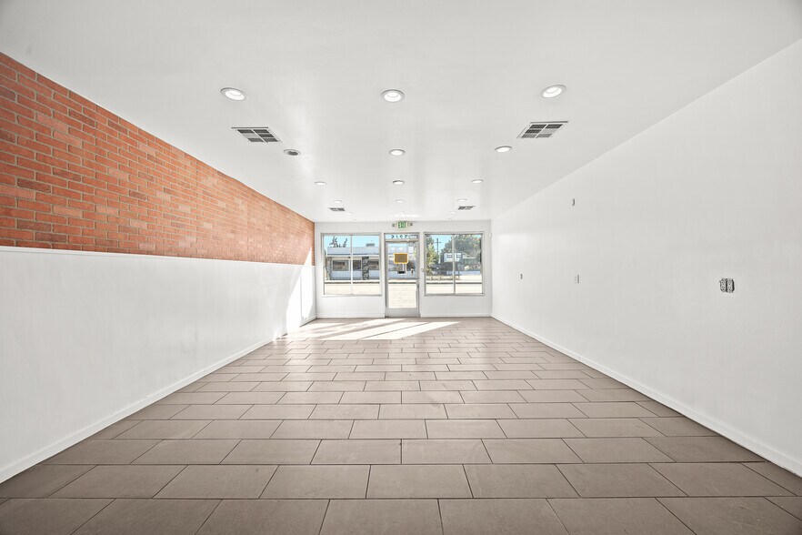 More Photos Of 13215 Paramount Blvd, South Gate Freestanding For Sale