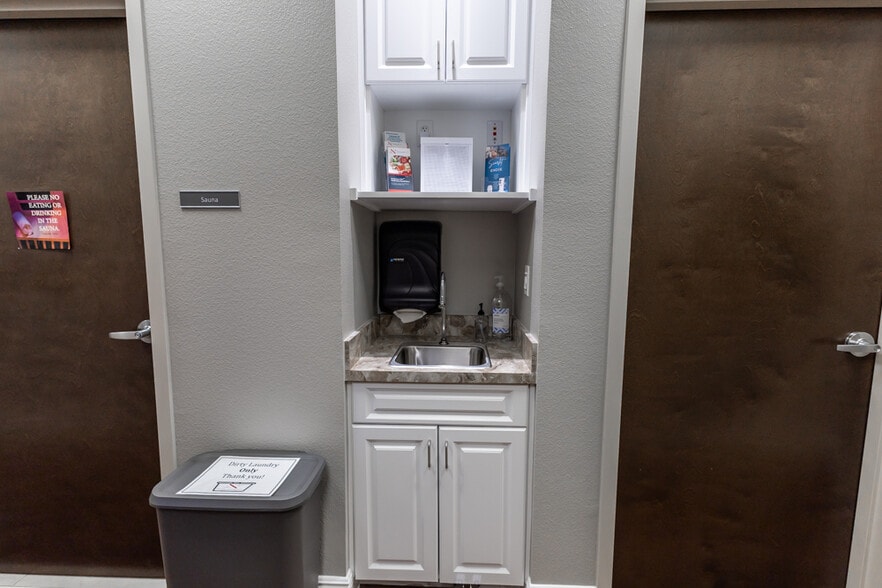 More Photos Of 809 County Road 466, Lady Lake Office For Sale