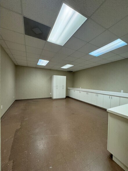 More Photos Of 5601 Market St, Wilmington Office For Sale