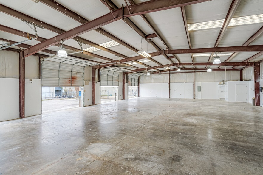 More Photos Of 6383 Summer Gale Dr, Memphis Warehouse For Lease