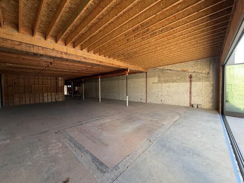 More Photos Of 5721 La Jolla Blvd, La Jolla Storefront Retail Residential For Lease