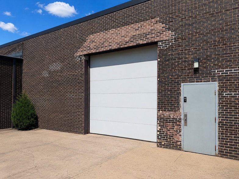 Primary Photo Of 6704 Pingree Rd, Crystal Lake Manufacturing For Lease