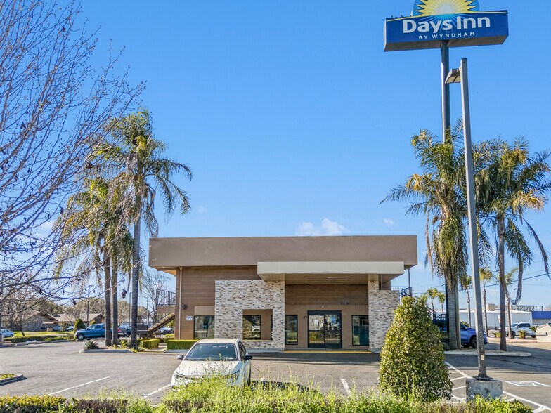 More Photos Of 1215 R St, Merced Hotel For Sale
