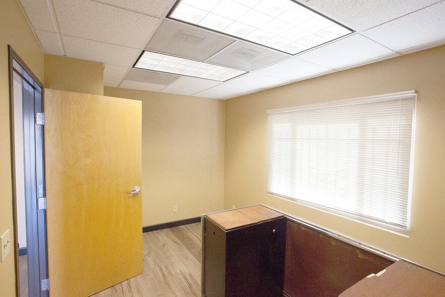More Photos Of 425-427 Atlantic Ave, Long Beach Office For Sale