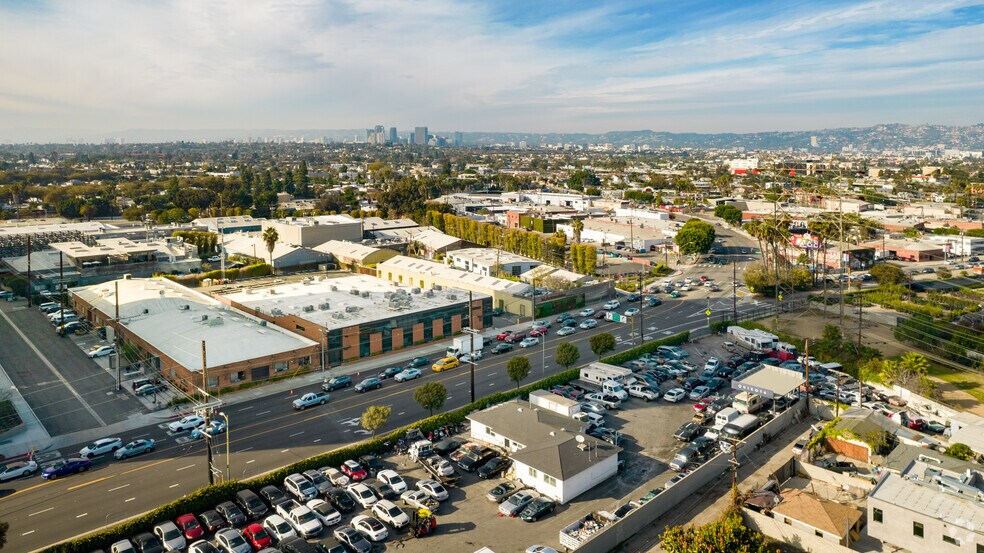 More Photos Of 3221-3223 S La Cienega Blvd, Los Angeles Warehouse For Lease