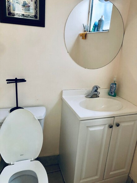 More Photos Of 1200-1240 E 4th Ave, Hialeah General Retail For Sale