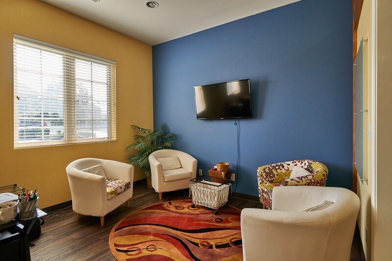 More Photos Of 5031 Forest Dr, New Albany Medical For Sale