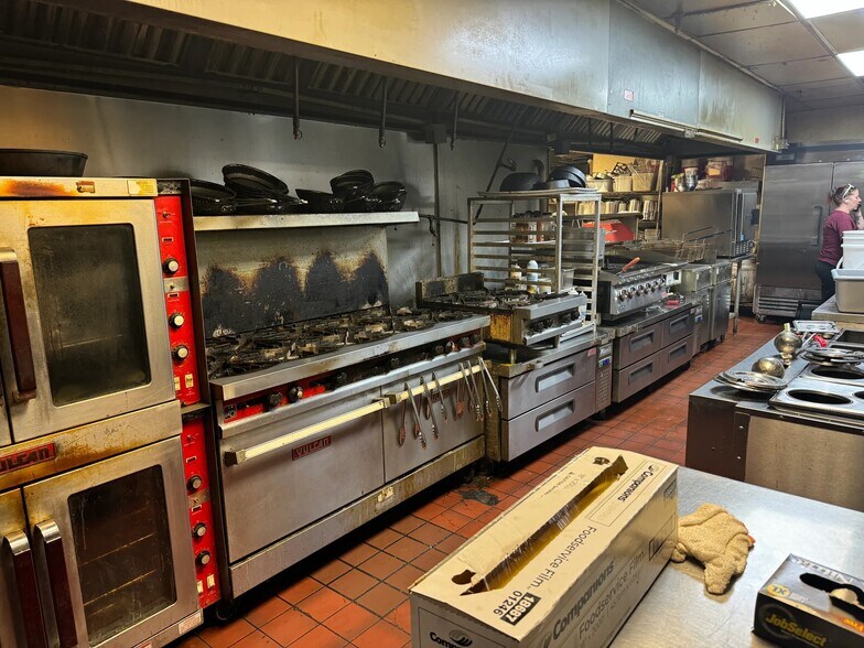 More Photos Of 255 Riverside Dr, Tiffin General Retail For Sale