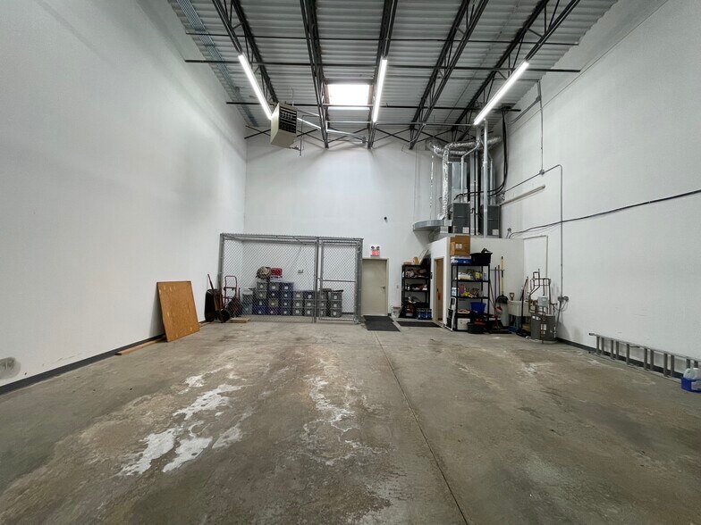 More Photos Of 2600 Beverly Dr, Aurora Light Distribution For Sale