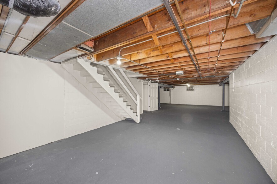 More Photos Of 704 E 9th St, Lockport Medical For Lease