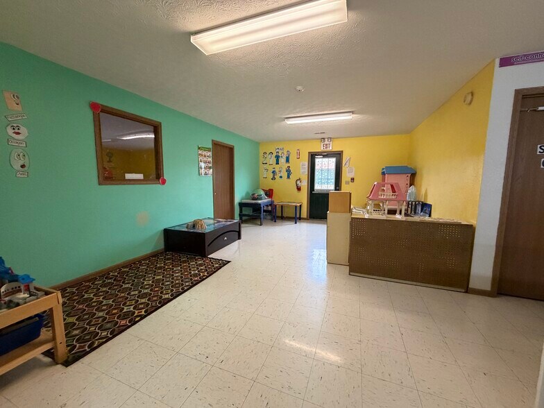 More Photos Of 100 Bosa Dr, Saint Robert Health Club For Sale