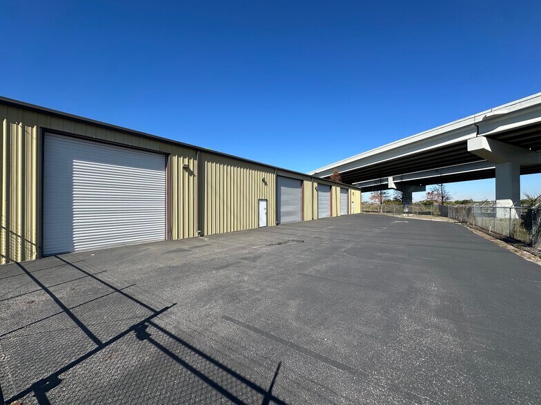 More Photos Of 4143 118th Ave N, Clearwater Warehouse For Lease