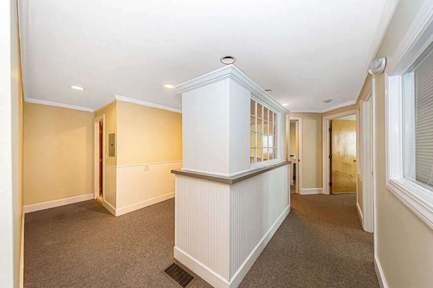 More Photos Of 143 State St, Newburyport Loft Creative Space For Lease