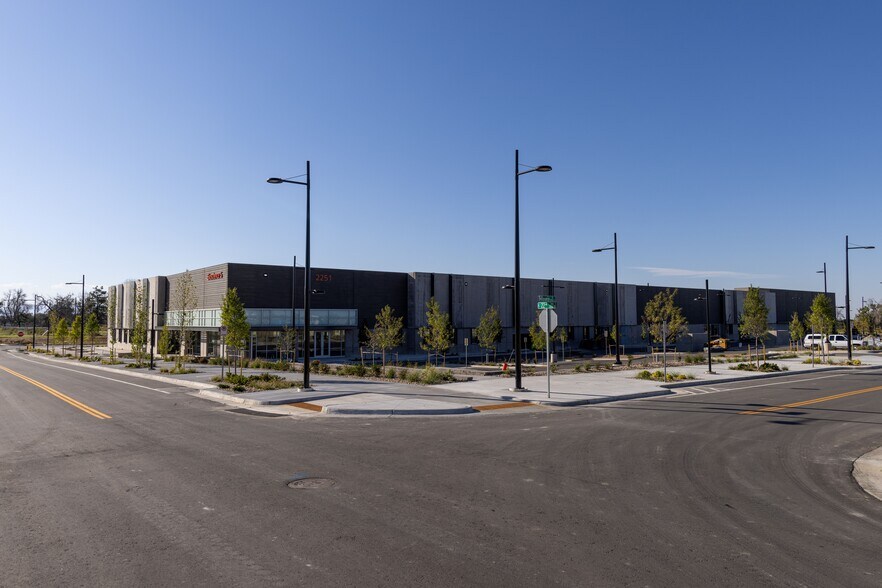 More Photos Of 2251 N Revere St, Aurora Light Manufacturing For Lease