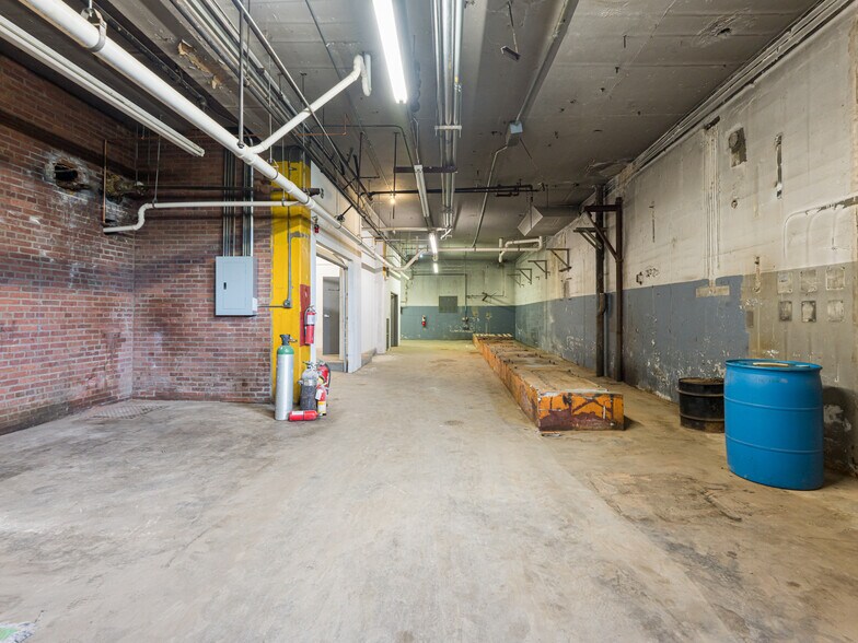 More Photos Of 701 Oriole Dr, Hendersonville Warehouse For Sale