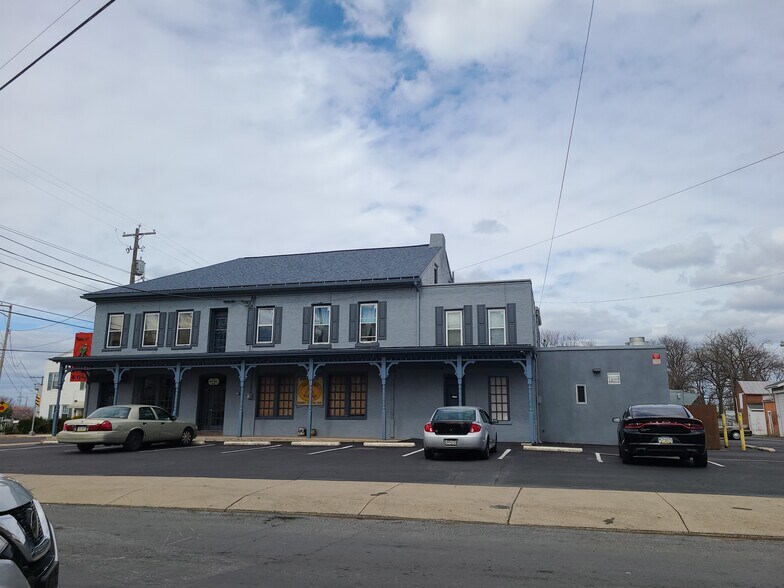 More Photos Of 5005 Kutztown Rd, Temple Storefront Retail Residential For Sale