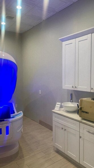 More Photos Of 3317 Lithia Pinecrest Rd, Valrico Unknown For Lease