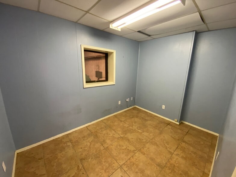 More Photos Of 13306 State Highway 110 S, Tyler Warehouse For Lease