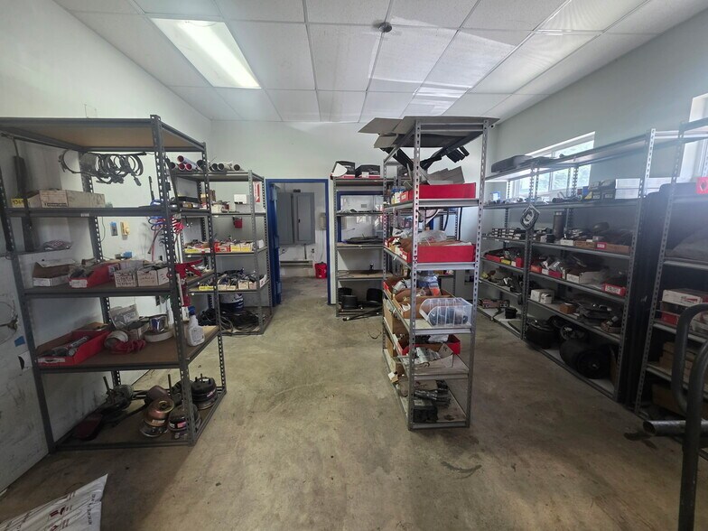 More Photos Of 100 Star Connection Dr, Wright City Warehouse For Sale