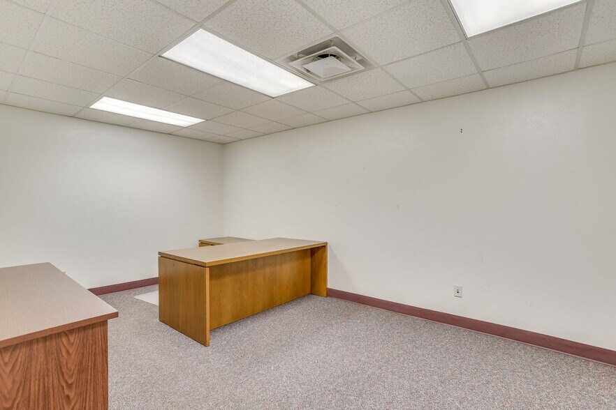 More Photos Of 1065 W Magnolia Ave, Fort Worth Office For Lease