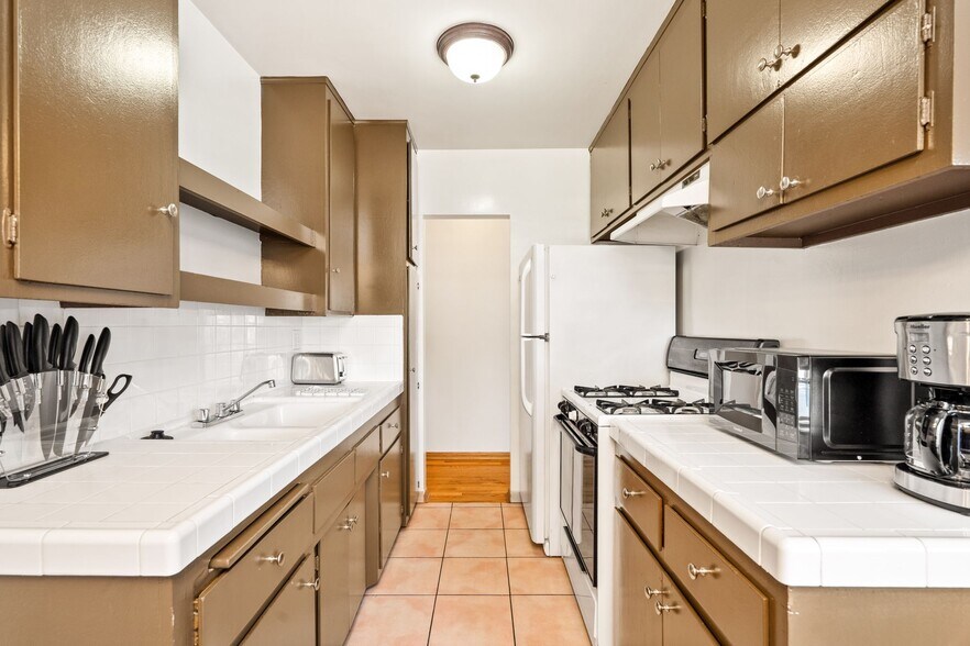 More Photos Of 3743 Mclaughlin Ave, Los Angeles Apartments For Sale